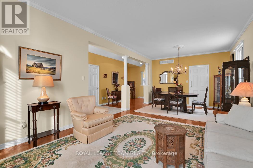 5 Wersch Lane, Ottawa, ON - Indoor Photo Showing Living Room