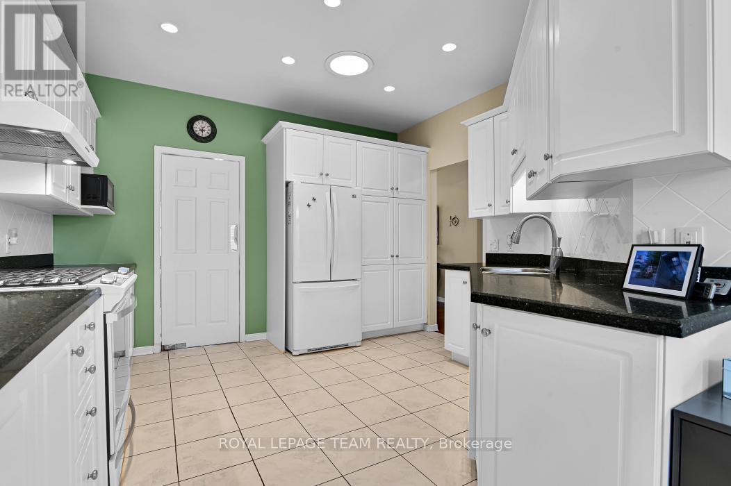 5 Wersch Lane, Ottawa, ON - Indoor Photo Showing Kitchen