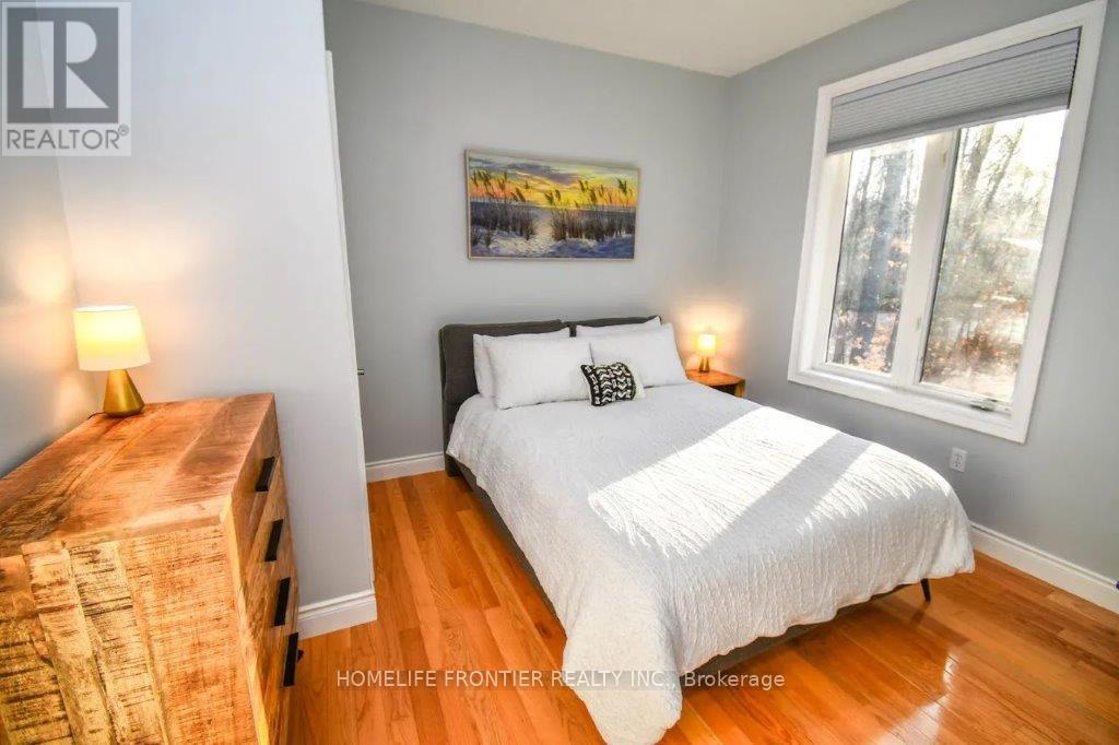 42 Forest Circle, Tiny, ON - Indoor Photo Showing Bedroom