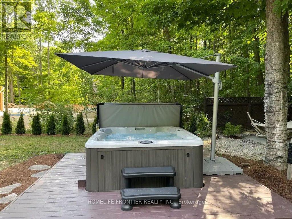 42 Forest Circle, Tiny, ON - Outdoor