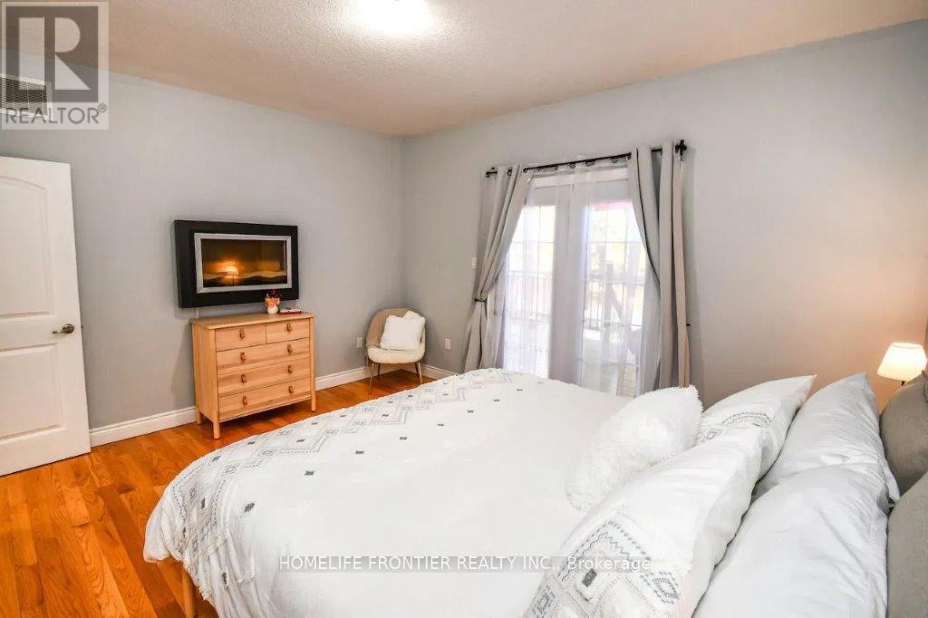 42 Forest Circle, Tiny, ON - Indoor Photo Showing Bedroom