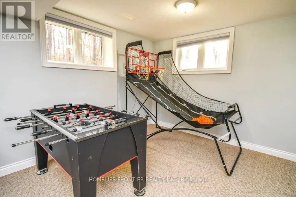 42 Forest Circle, Tiny, ON - Indoor Photo Showing Other Room