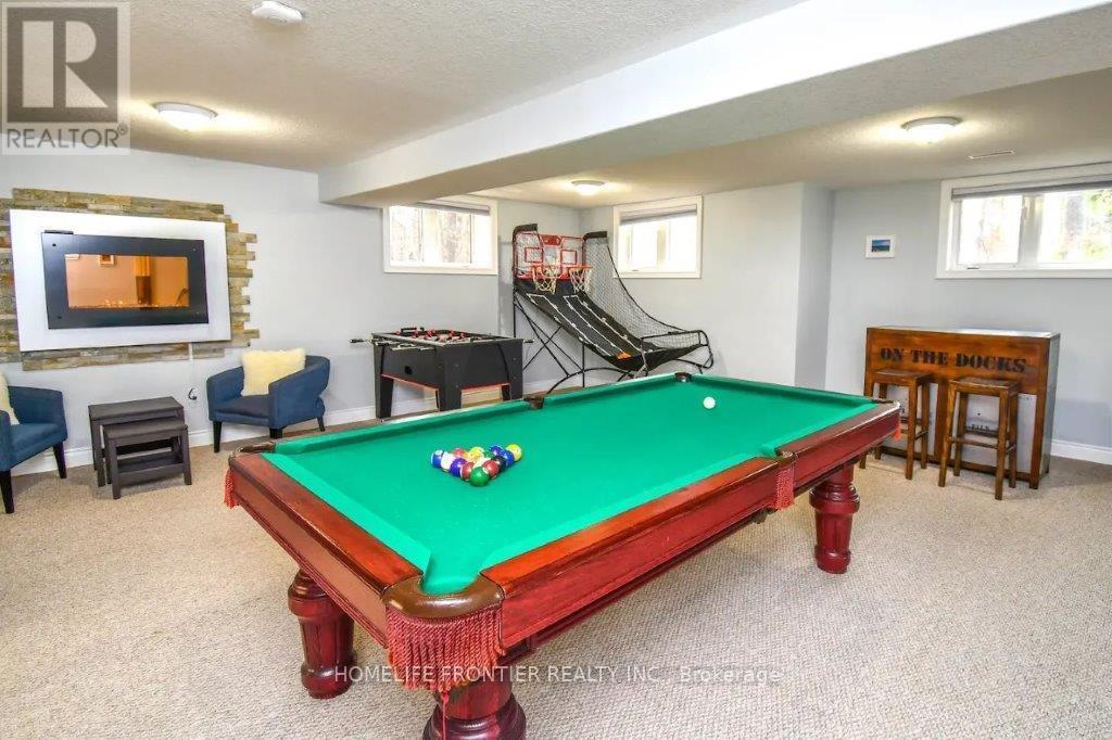 42 Forest Circle, Tiny, ON - Indoor Photo Showing Other Room