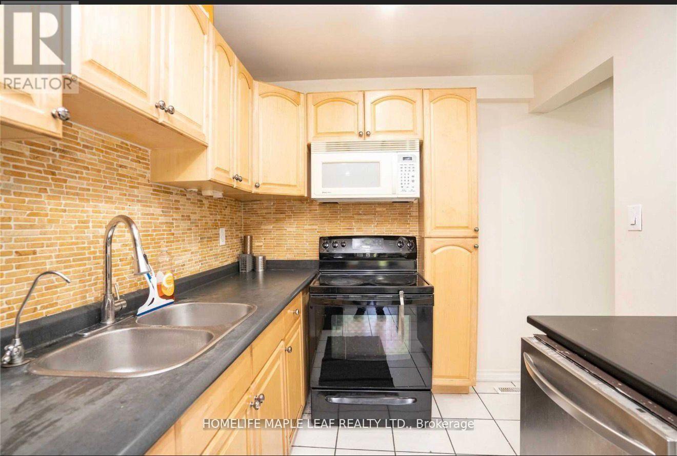 11 Rusthall Way, Brampton, ON - Indoor Photo Showing Kitchen With Double Sink