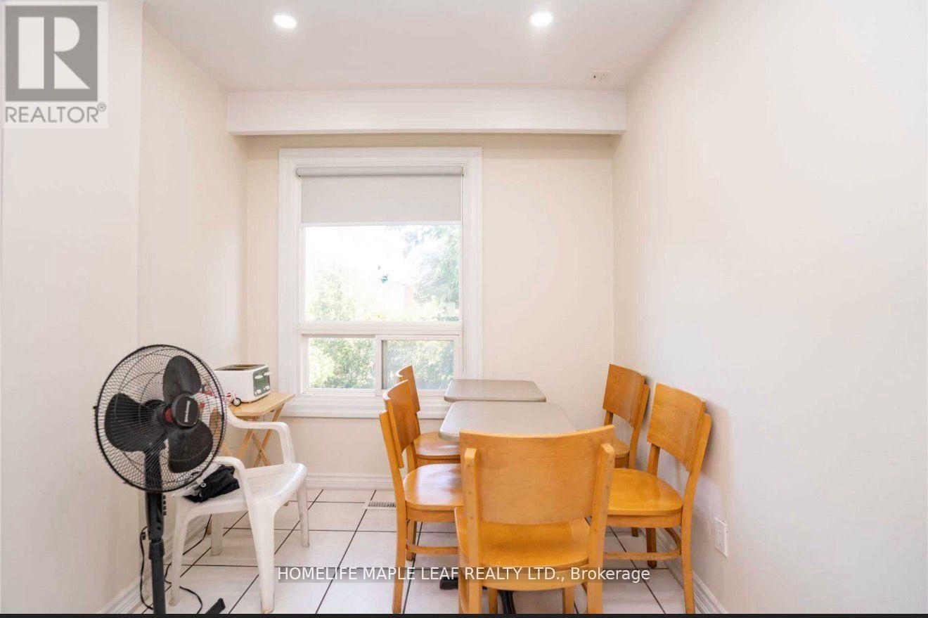 11 Rusthall Way, Brampton, ON - Indoor Photo Showing Dining Room