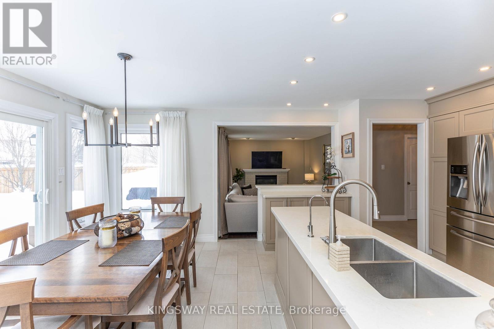 4175 Arbourfield Drive, Burlington, ON - Indoor