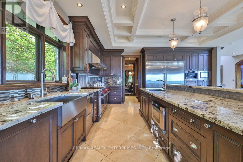 1500 Watersedge Road, Mississauga, ON - Indoor Photo Showing Kitchen With Double Sink With Upgraded Kitchen