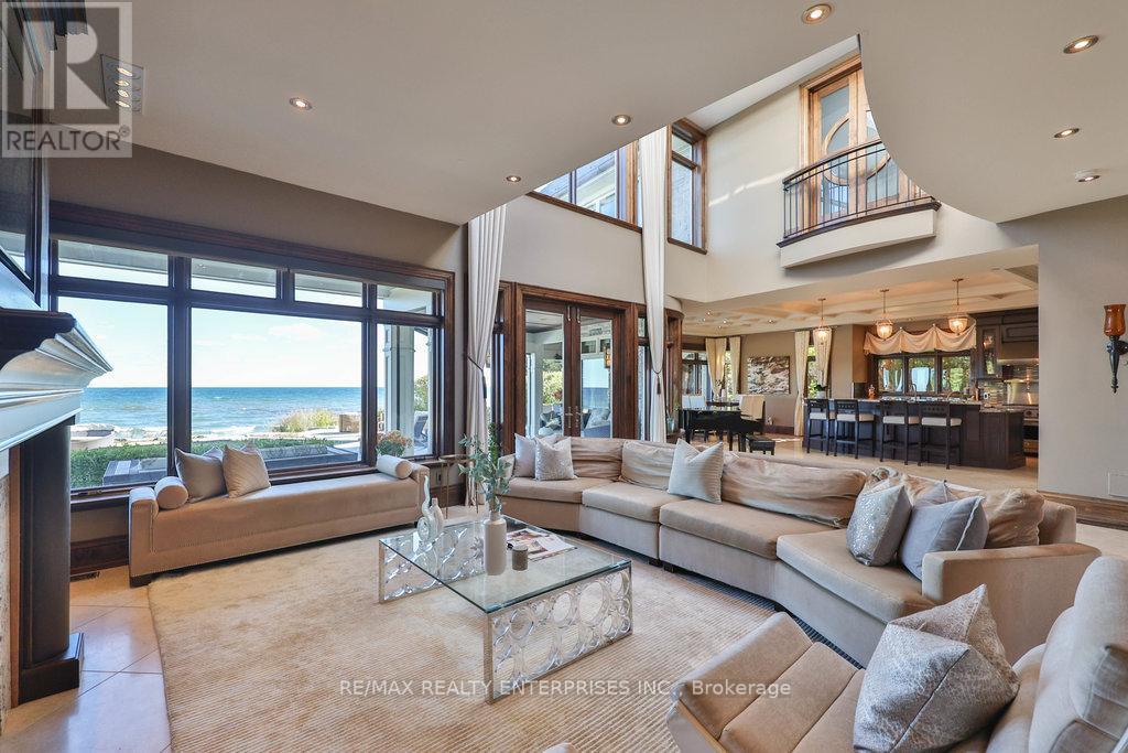 1500 Watersedge Road, Mississauga, ON - Indoor Photo Showing Living Room