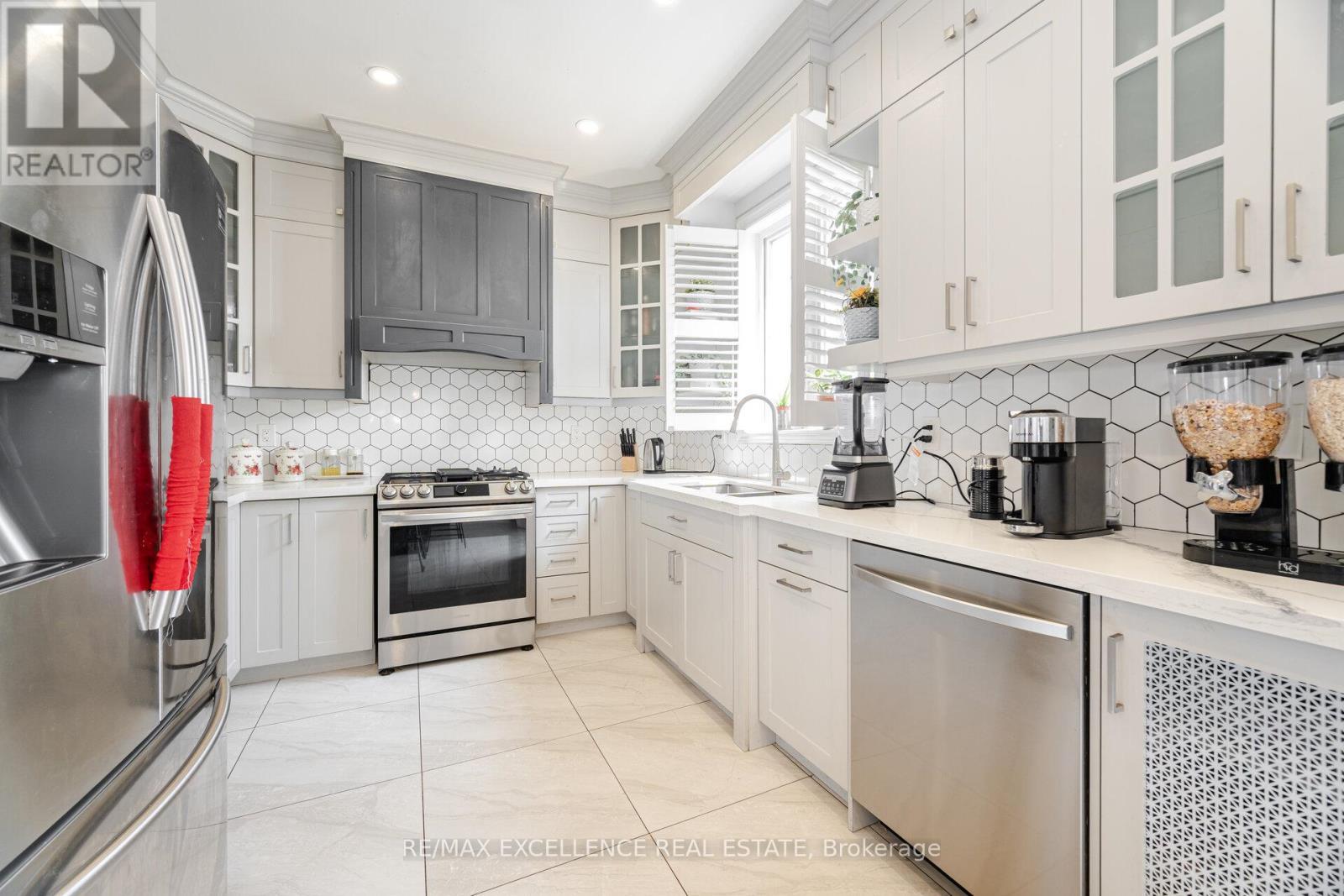 73 Gardenbrooke Trail, Brampton, ON - Indoor Photo Showing Kitchen With Stainless Steel Kitchen
