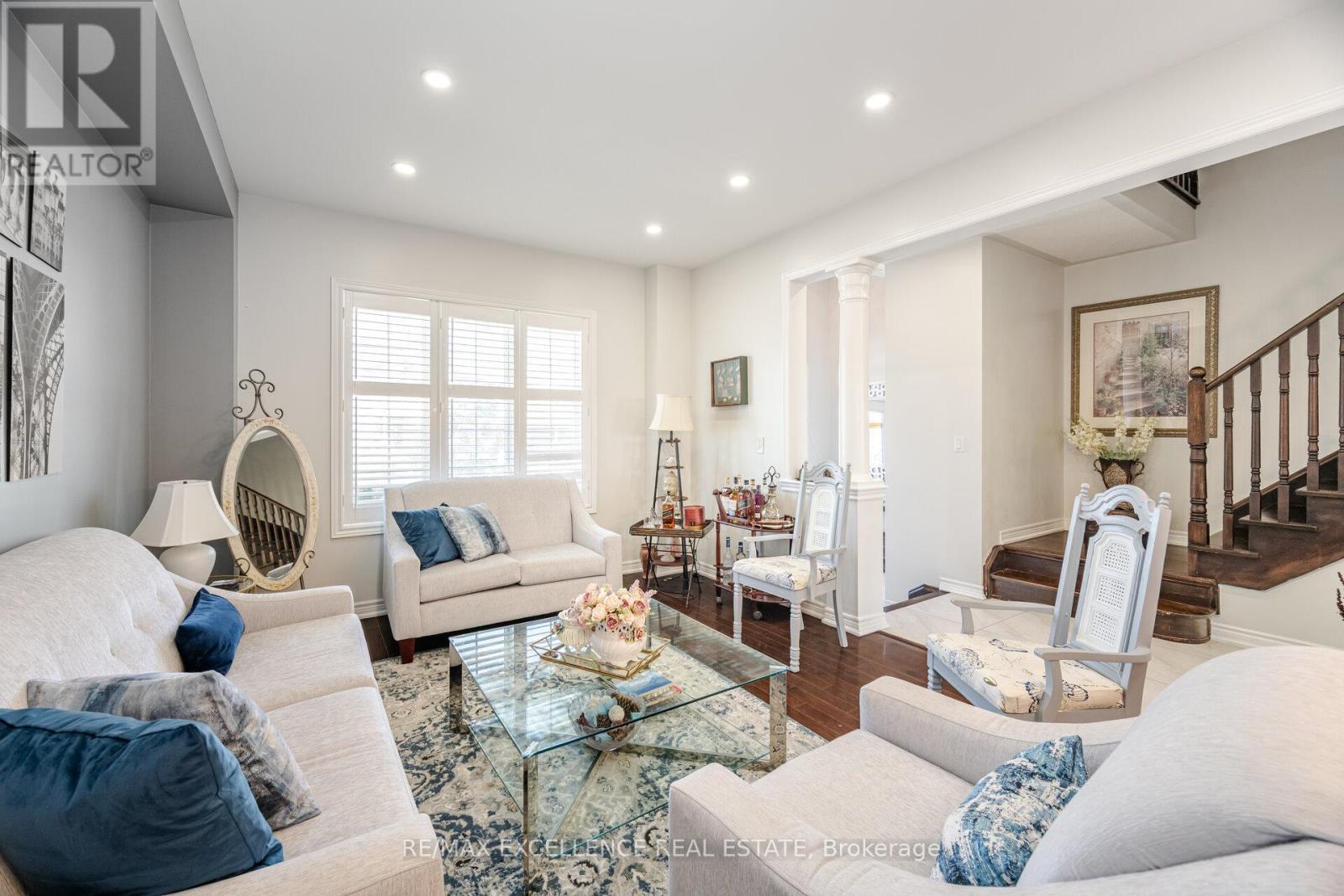 73 Gardenbrooke Trail, Brampton, ON - Indoor Photo Showing Living Room