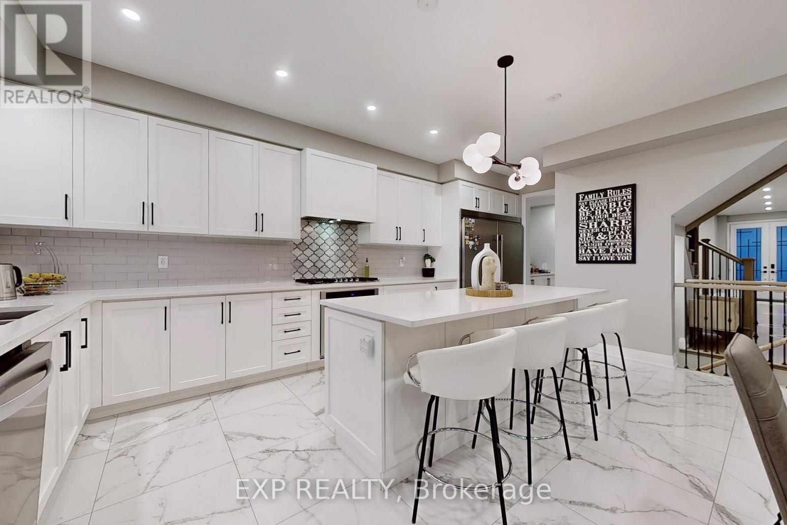 59 Lipscott Drive, Caledon, ON - Indoor Photo Showing Kitchen With Upgraded Kitchen