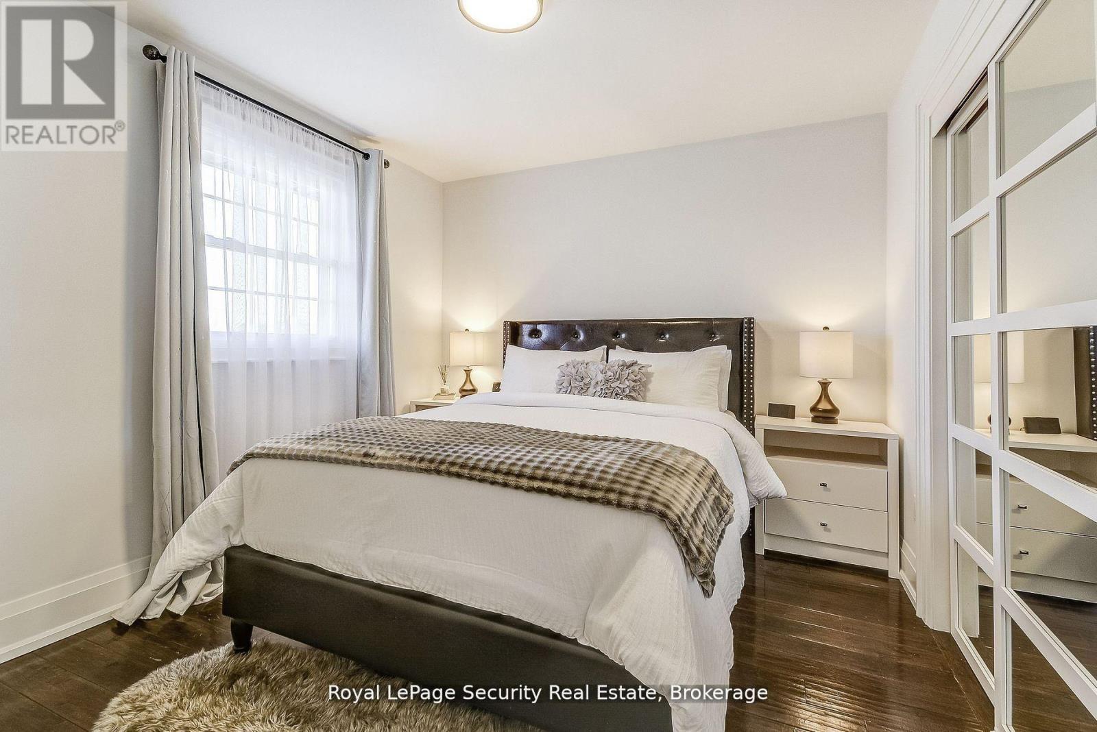 11310 Trafalgar Road, Halton Hills, ON - Indoor Photo Showing Bedroom