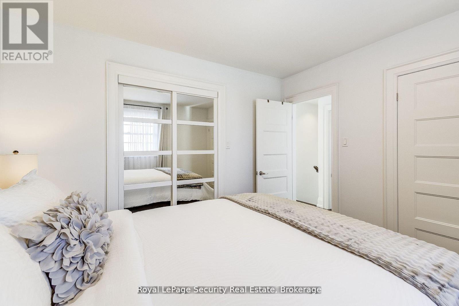 11310 Trafalgar Road, Halton Hills, ON - Indoor Photo Showing Bedroom