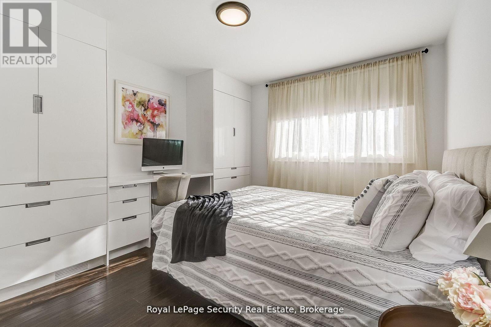 11310 Trafalgar Road, Halton Hills, ON - Indoor Photo Showing Bedroom