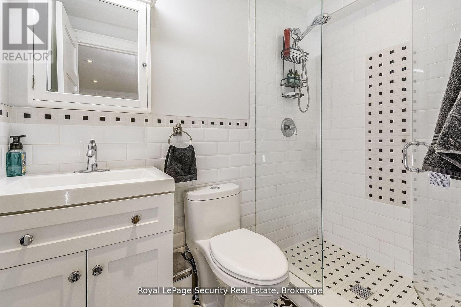 11310 Trafalgar Road, Halton Hills, ON - Indoor Photo Showing Bathroom