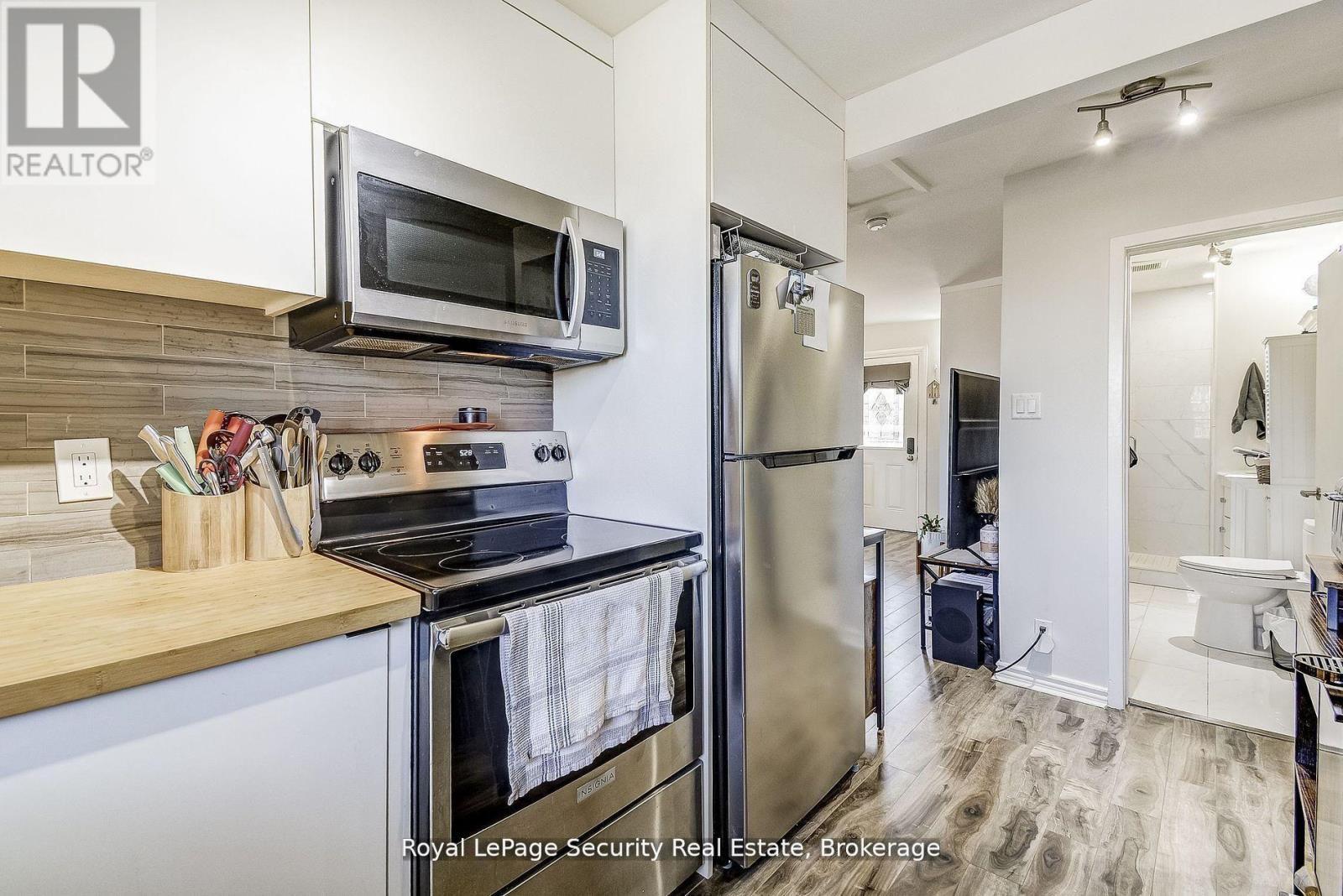11310 Trafalgar Road, Halton Hills, ON - Indoor Photo Showing Kitchen