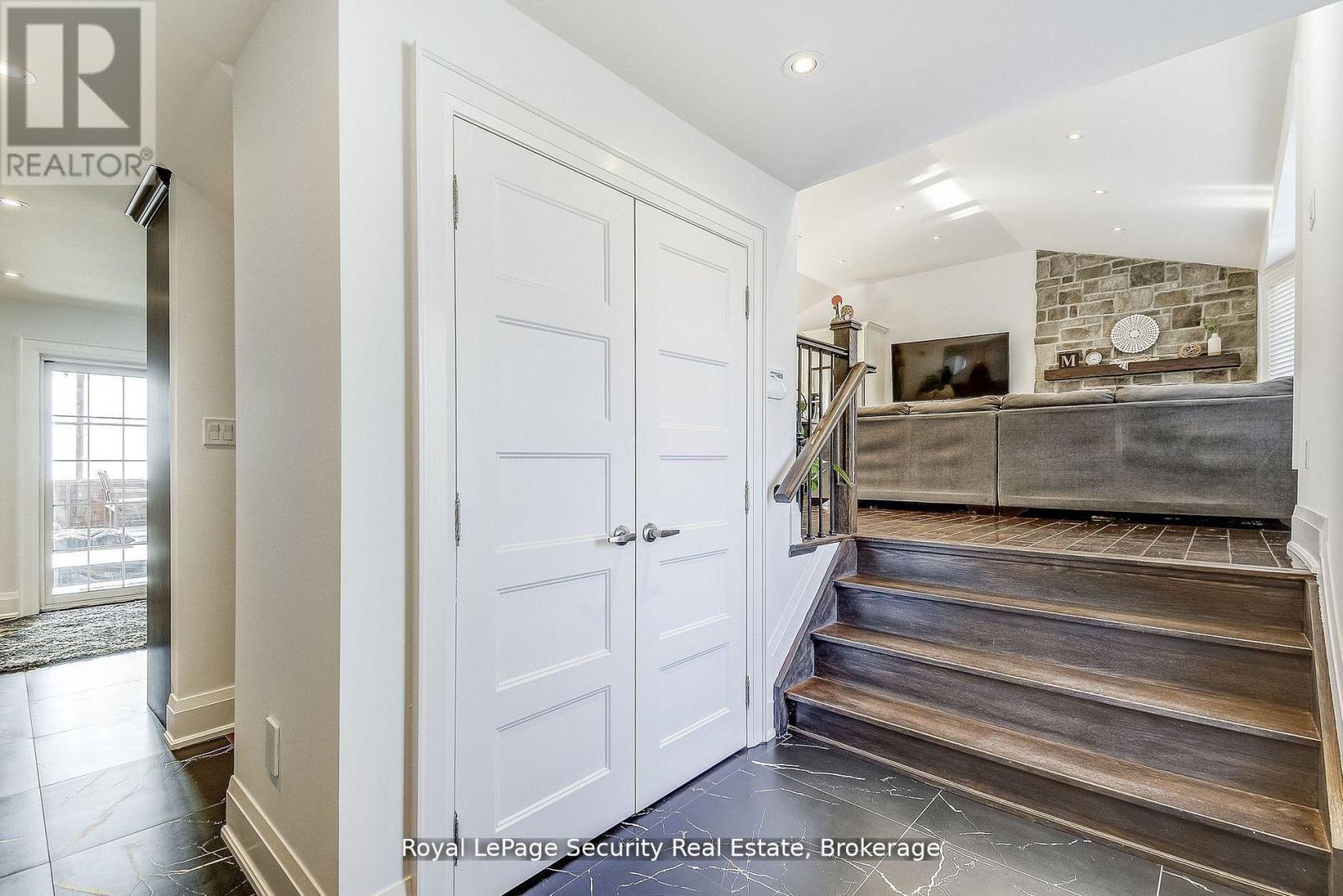 11310 Trafalgar Road, Halton Hills, ON - Indoor Photo Showing Other Room