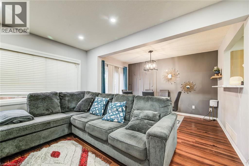 120 Dudhope Avenue Unit# 20, Cambridge, ON - Indoor Photo Showing Living Room