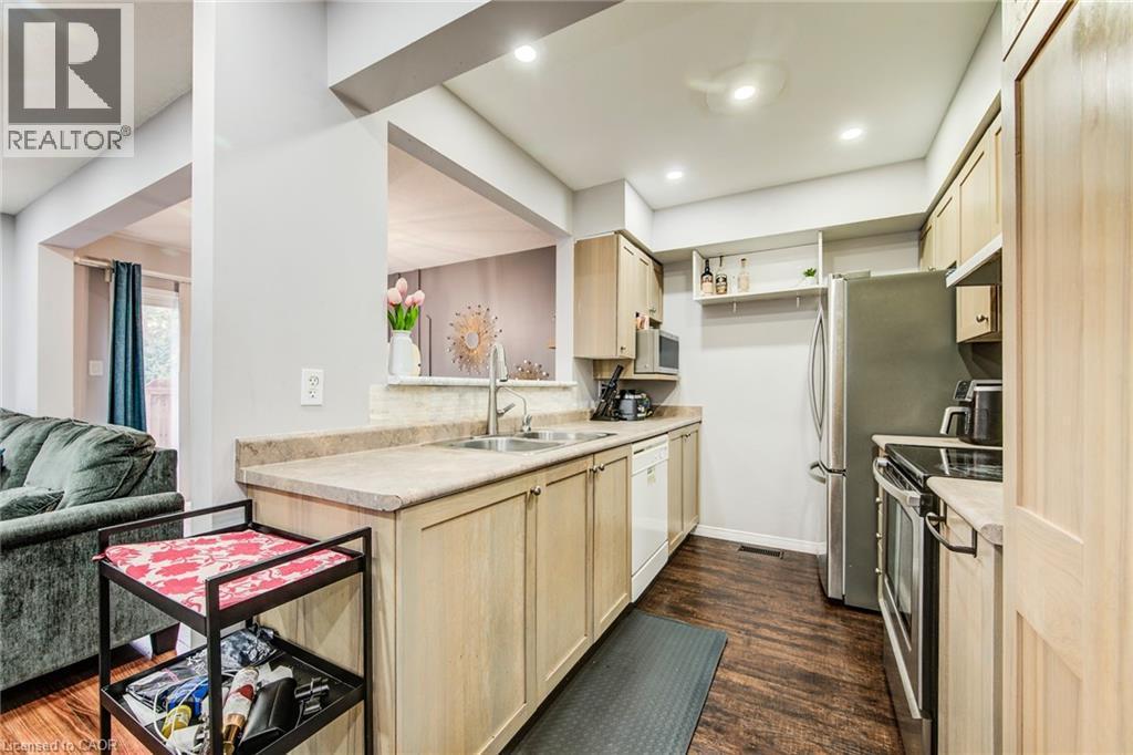 120 Dudhope Avenue Unit# 20, Cambridge, ON - Indoor Photo Showing Kitchen With Double Sink
