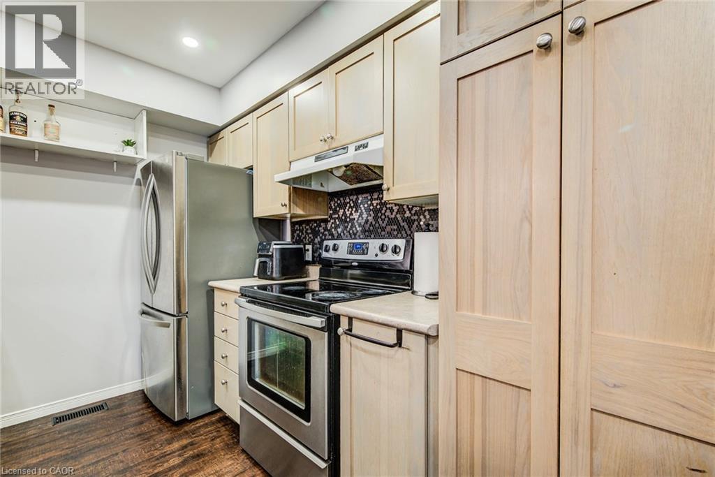120 Dudhope Avenue Unit# 20, Cambridge, ON - Indoor Photo Showing Kitchen With Stainless Steel Kitchen