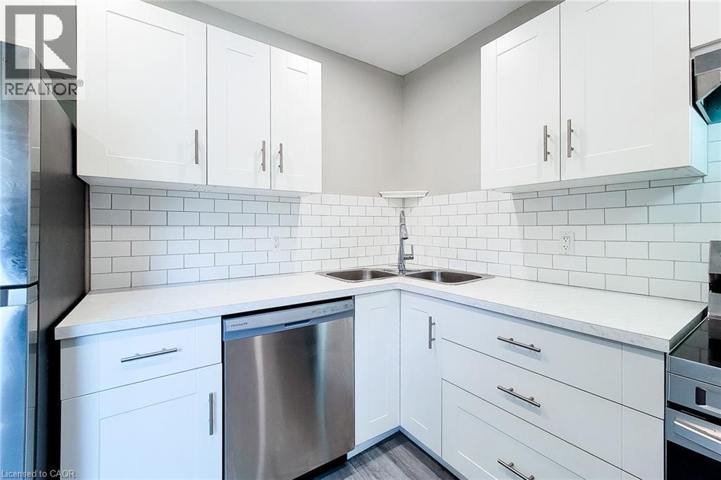 76 Wellington Street S, Hamilton, ON - Indoor Photo Showing Kitchen With Upgraded Kitchen