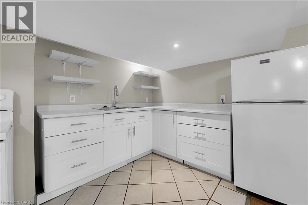 76 Wellington Street S, Hamilton, ON - Indoor Photo Showing Kitchen