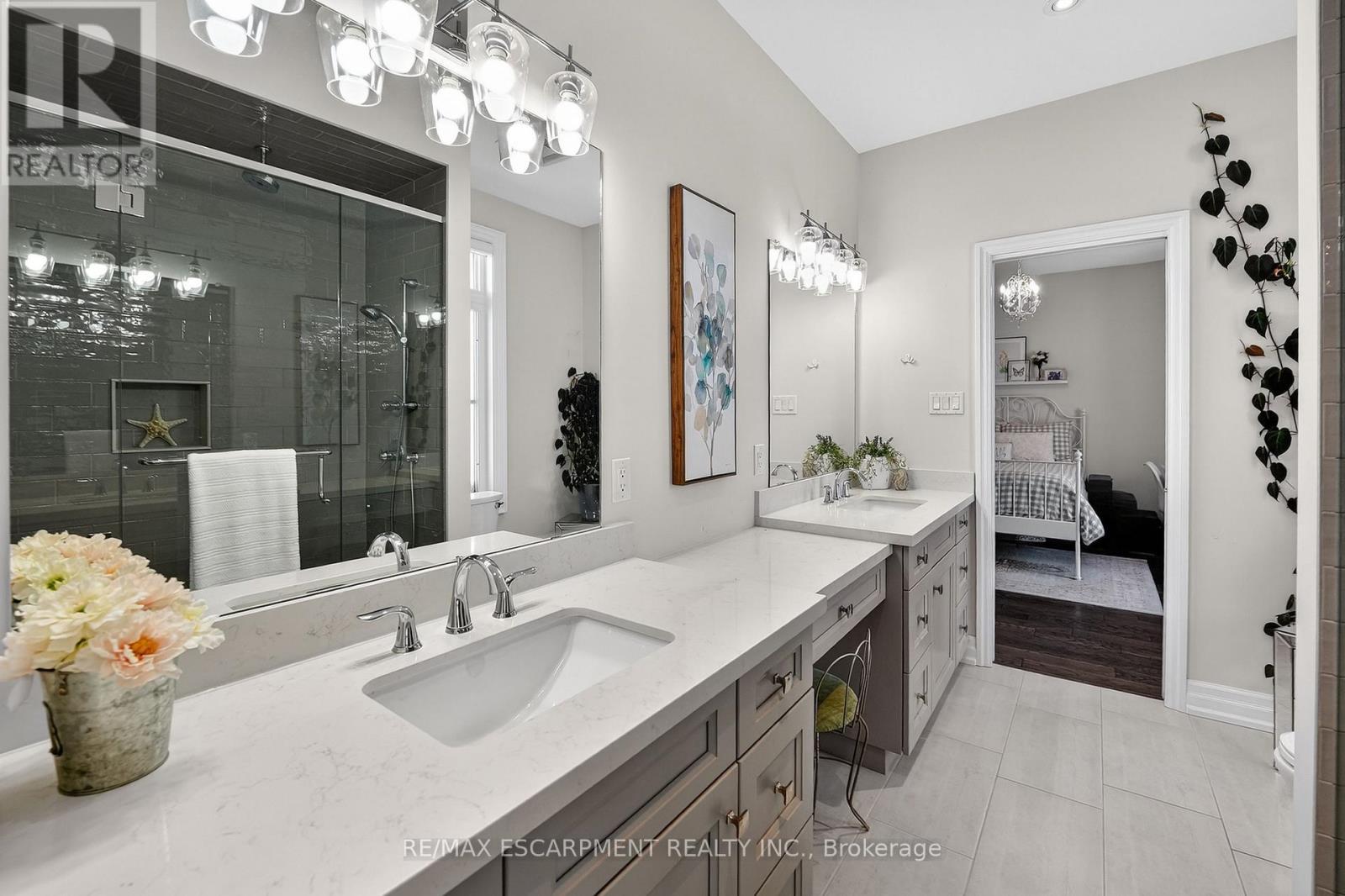224 Mountain Road, Grimsby, ON - Indoor Photo Showing Bathroom