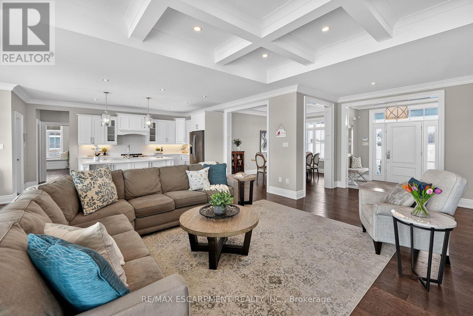 224 Mountain Road, Grimsby, ON - Indoor Photo Showing Living Room