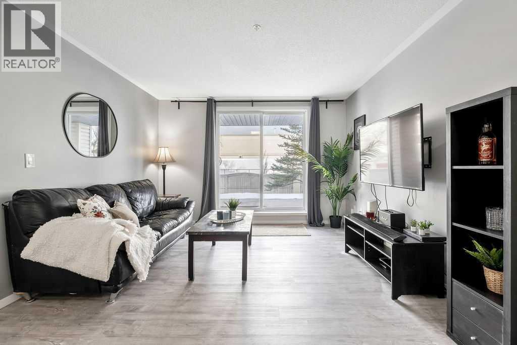 1120, 4975 130 Avenue Se, Calgary, AB - Indoor Photo Showing Living Room