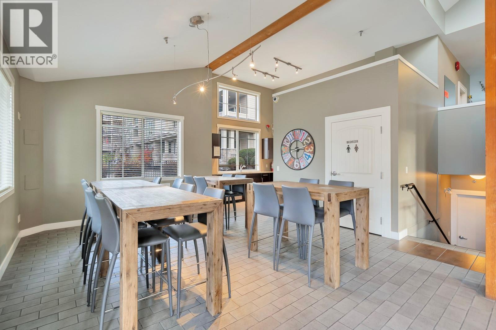 3739 Casorso Road Unit# 313, Kelowna, BC - Indoor Photo Showing Dining Room
