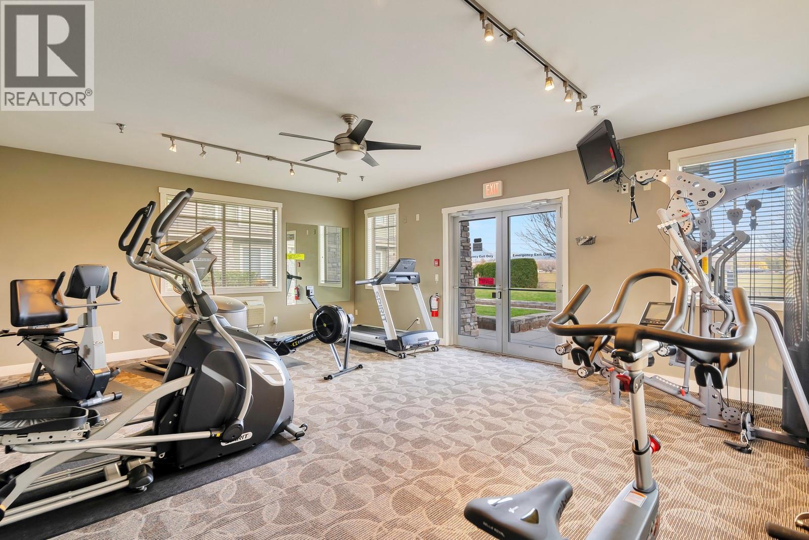 3739 Casorso Road Unit# 313, Kelowna, BC - Indoor Photo Showing Gym Room