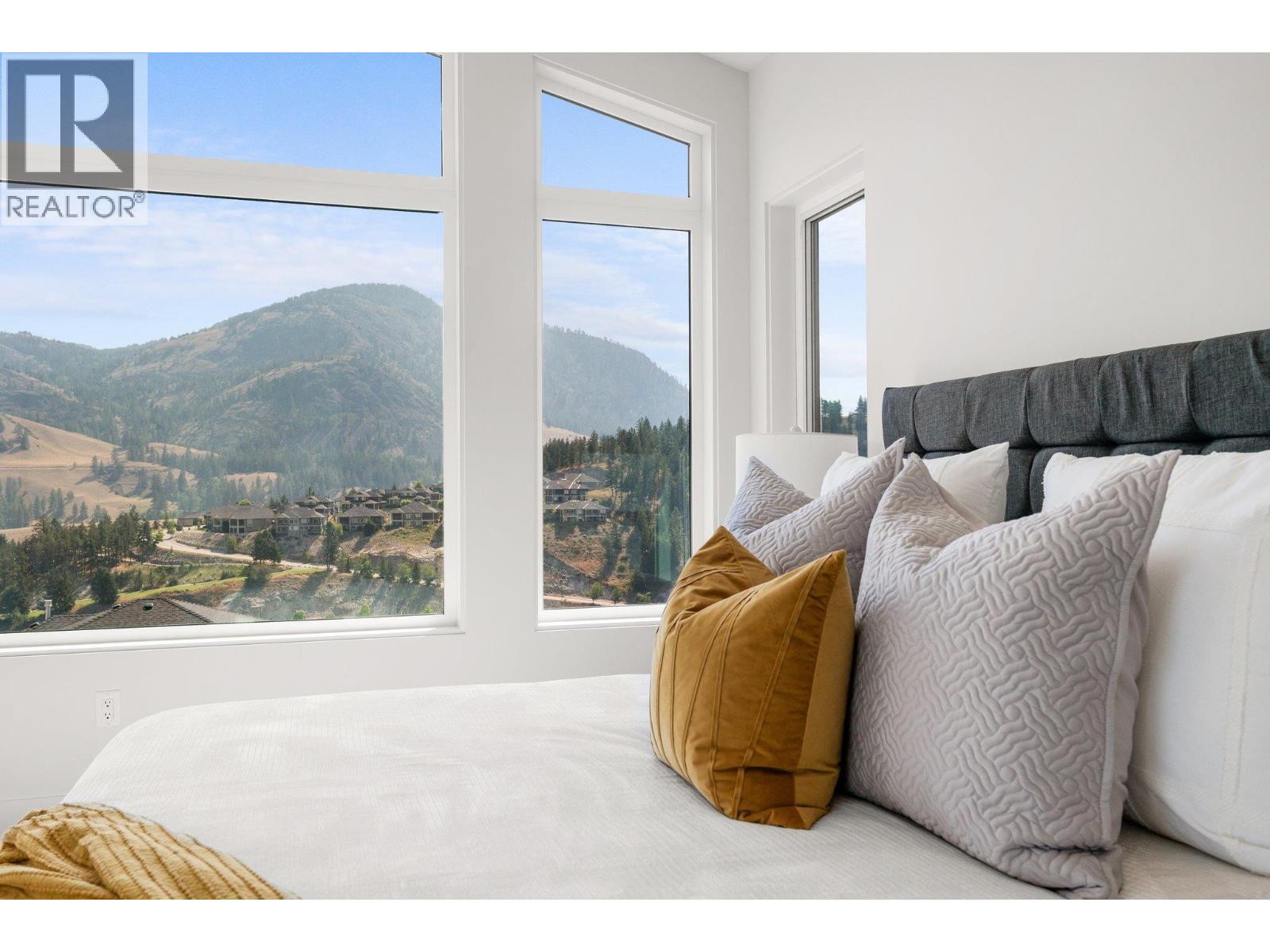 901 Melrose Street, Kelowna, BC - Indoor