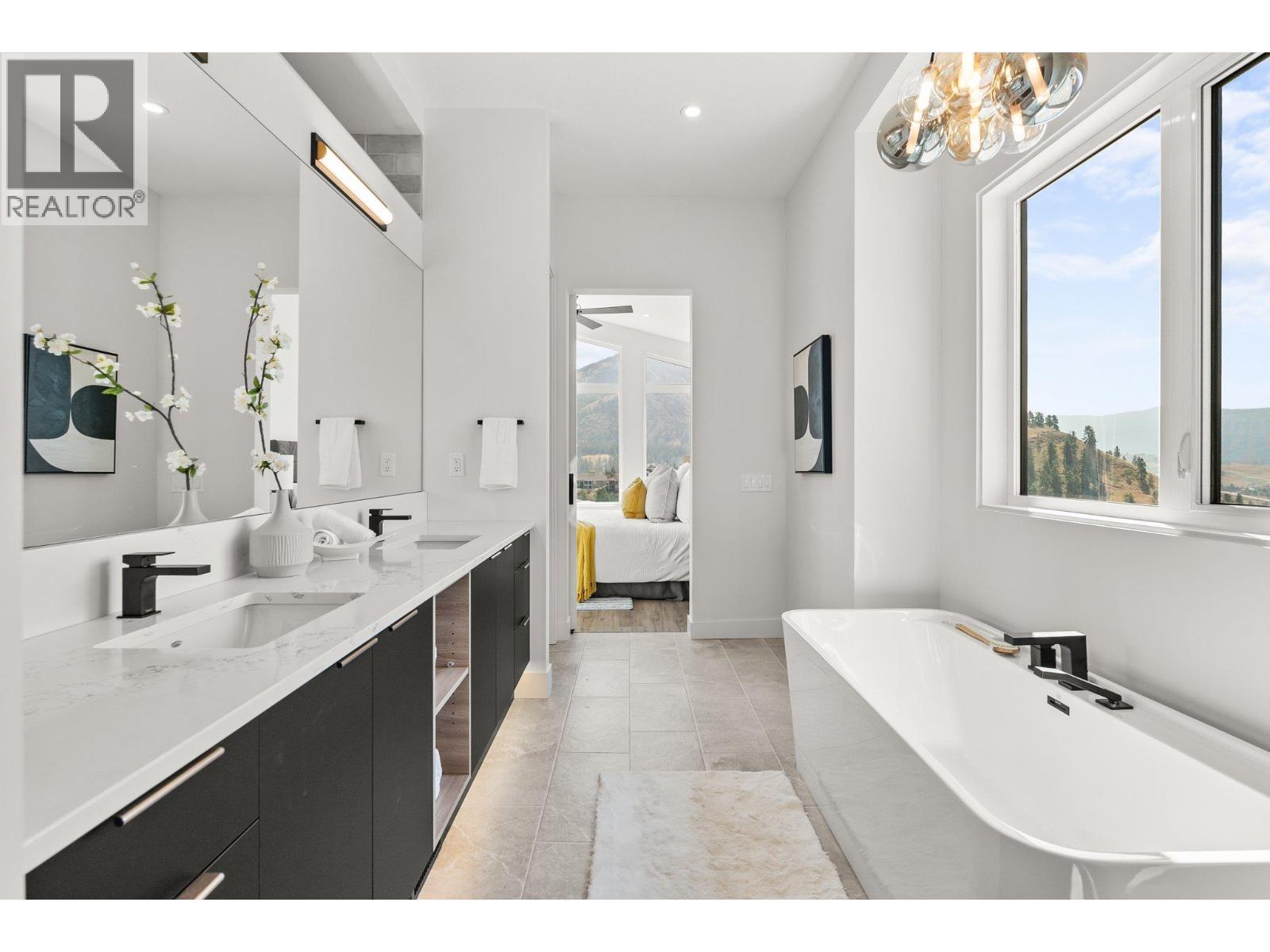 901 Melrose Street, Kelowna, BC - Indoor Photo Showing Bathroom