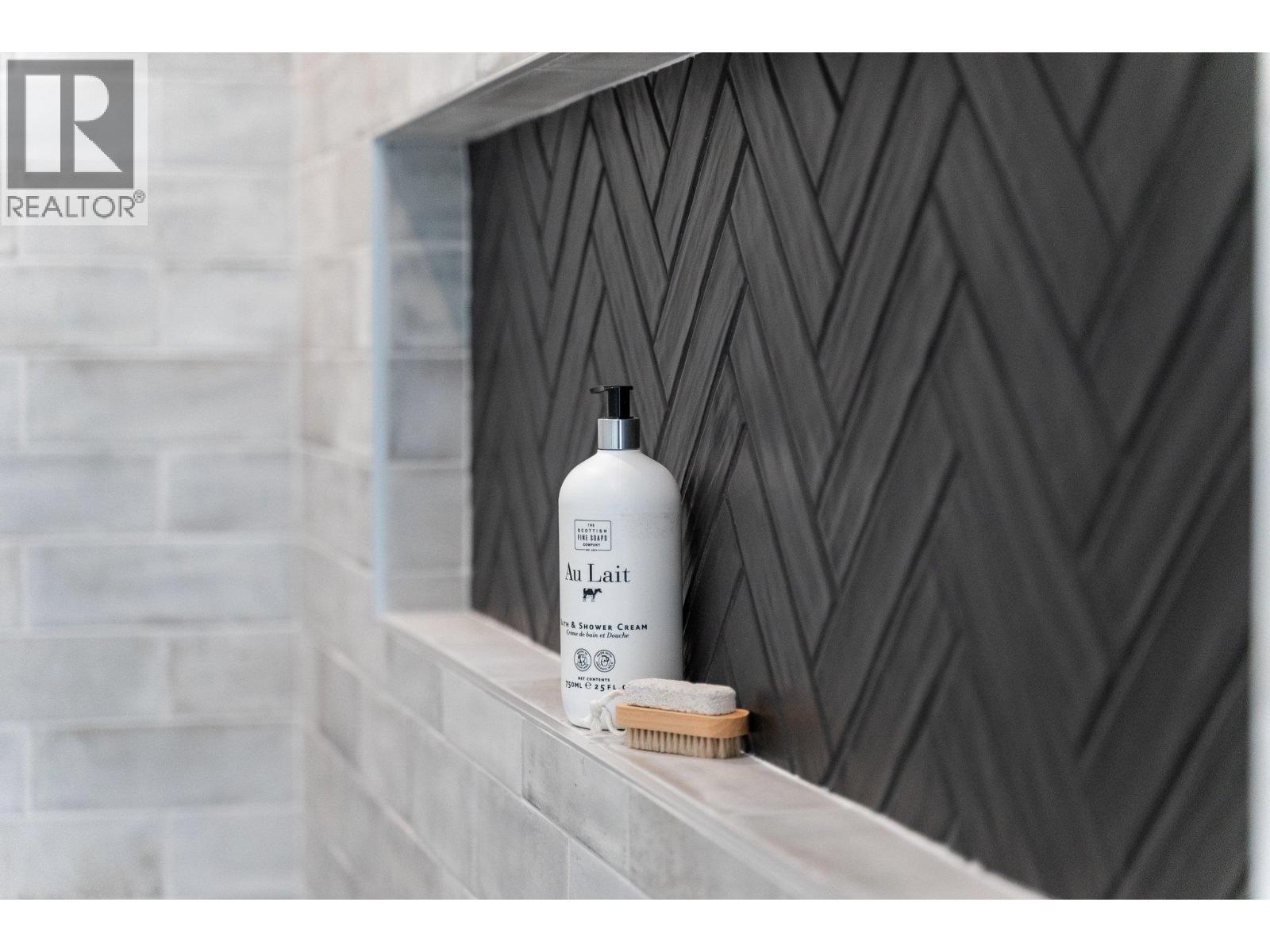 901 Melrose Street, Kelowna, BC - Indoor Photo Showing Bathroom