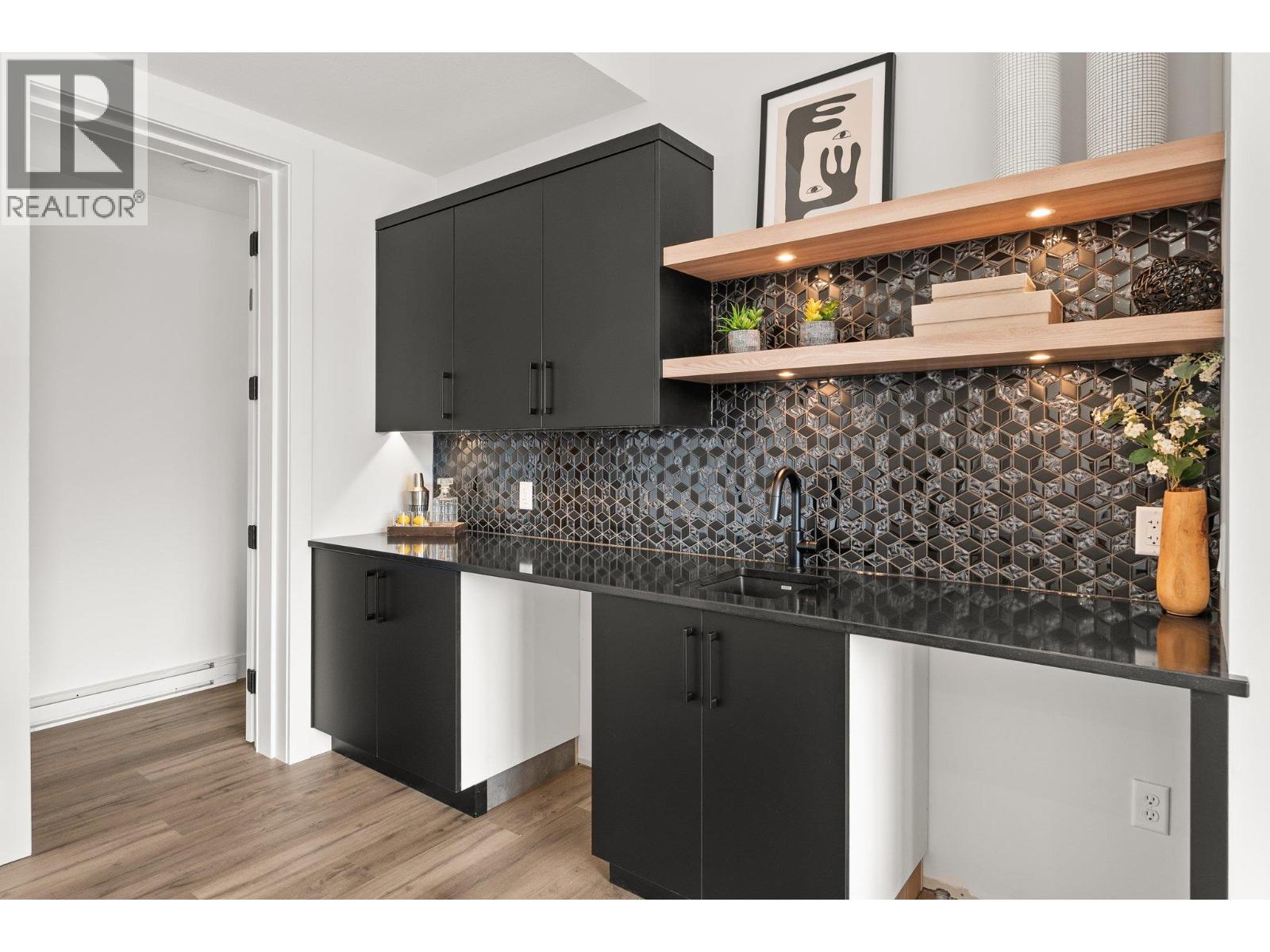 Wet Bar - 901 Melrose Street, Kelowna, BC - Indoor Photo Showing Kitchen