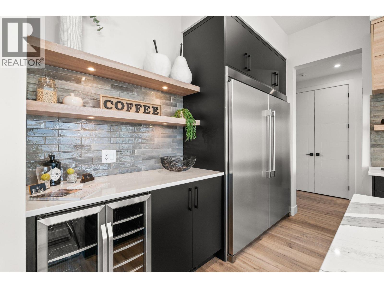 901 Melrose Street, Kelowna, BC - Indoor