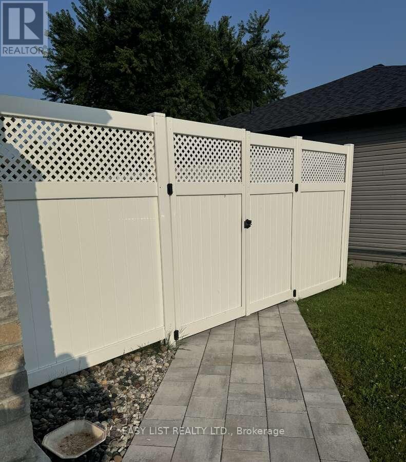 306 Belfort Crescent, Cornwall, ON - Outdoor