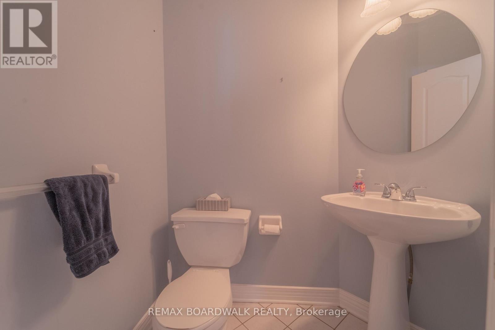 Powder Room - 57 Mattawa Crescent, Ottawa, ON - Indoor Photo Showing Bathroom