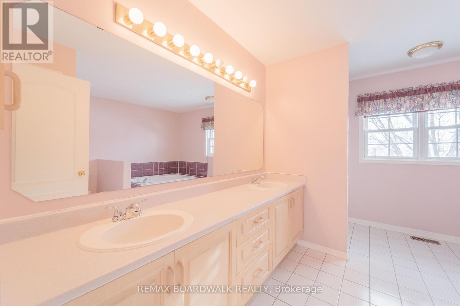 Primary Ensuite - 57 Mattawa Crescent, Ottawa, ON - Indoor Photo Showing Bathroom