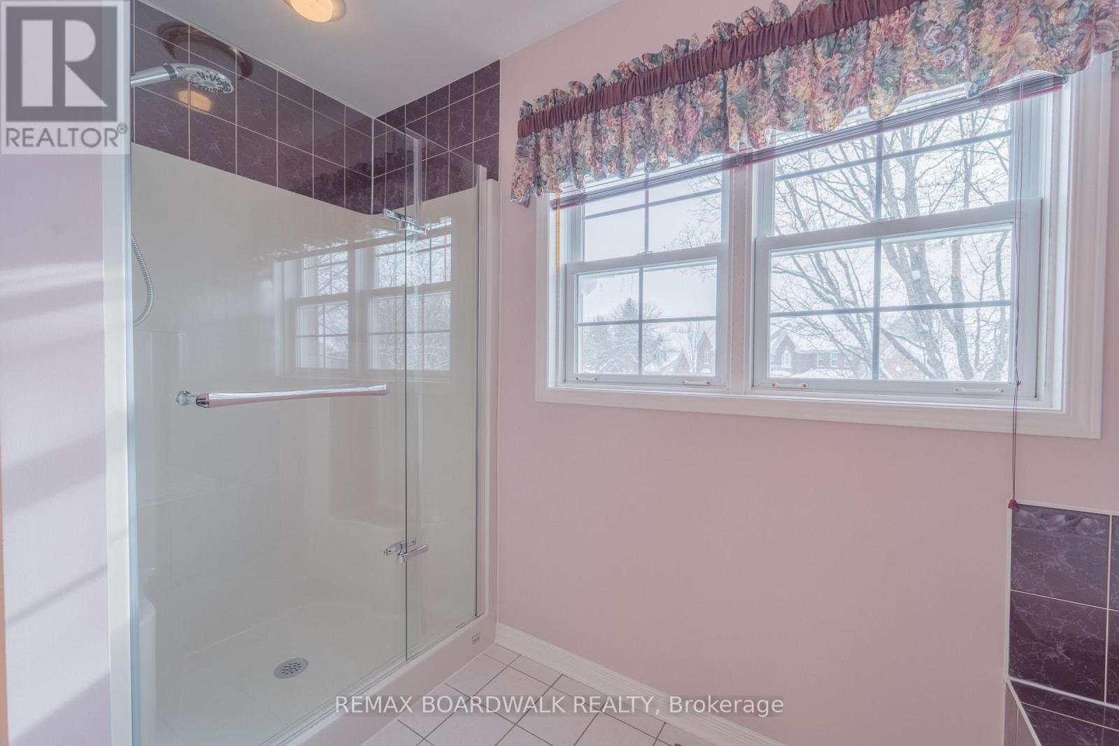 Primary Ensuite - 57 Mattawa Crescent, Ottawa, ON - Indoor