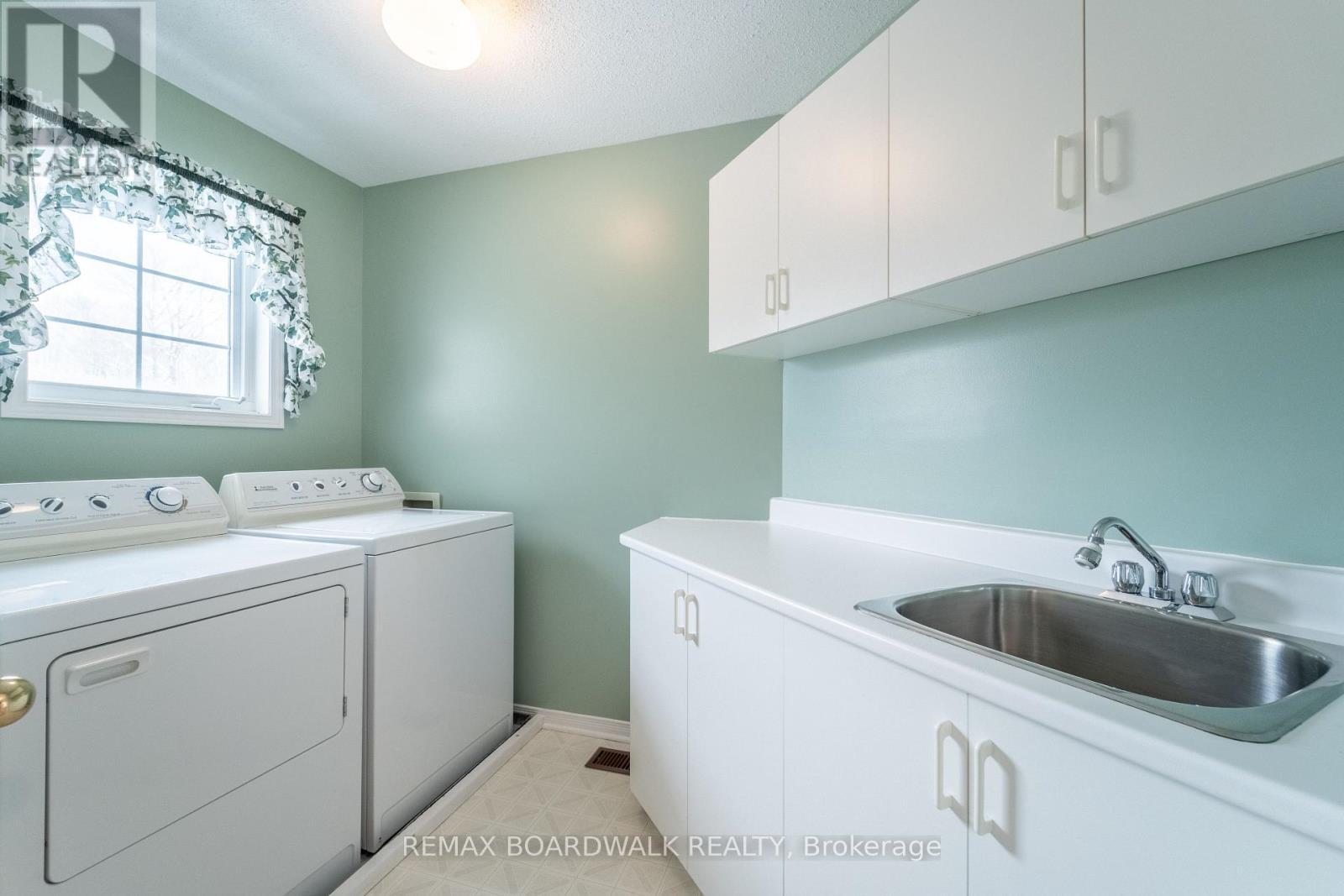 Second Floor - Laundry! - 57 Mattawa Crescent, Ottawa, ON - Indoor Photo Showing Laundry Room