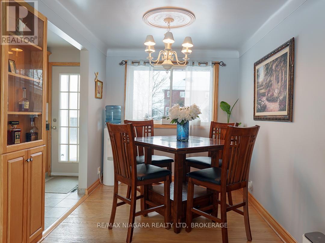 251 Clarke Street, Port Colborne (Killaly East), ON - Indoor Photo Showing Dining Room