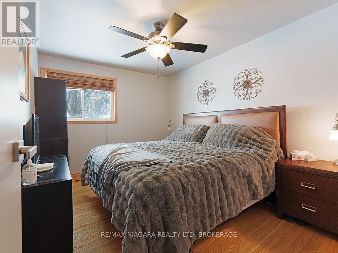 251 Clarke Street, Port Colborne (Killaly East), ON - Indoor Photo Showing Bedroom