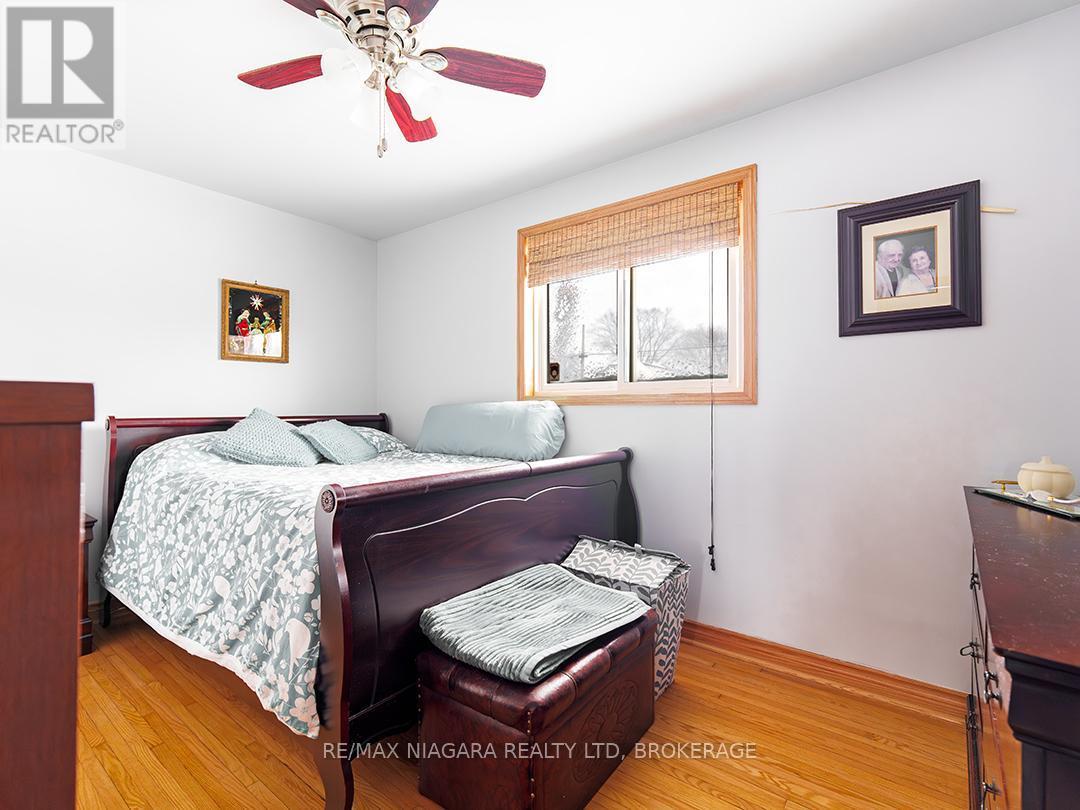 251 Clarke Street, Port Colborne (Killaly East), ON - Indoor Photo Showing Bedroom