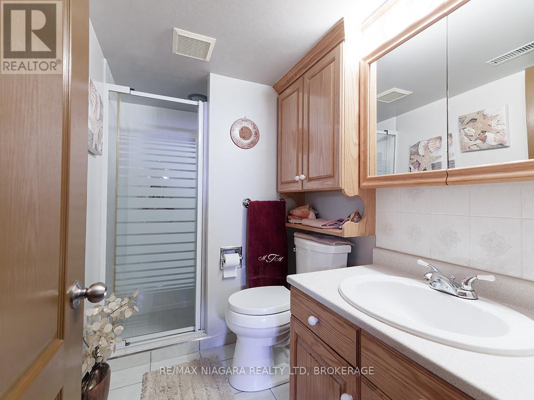 251 Clarke Street, Port Colborne (Killaly East), ON - Indoor Photo Showing Bathroom
