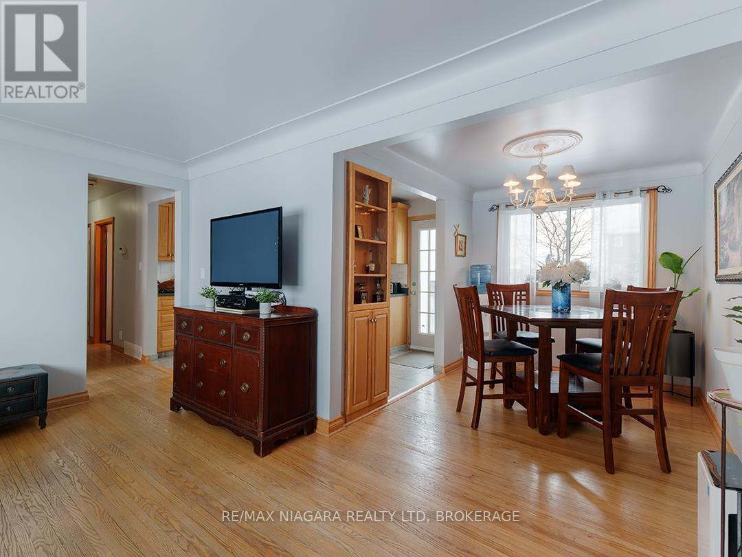 251 Clarke Street, Port Colborne (Killaly East), ON - Indoor Photo Showing Dining Room