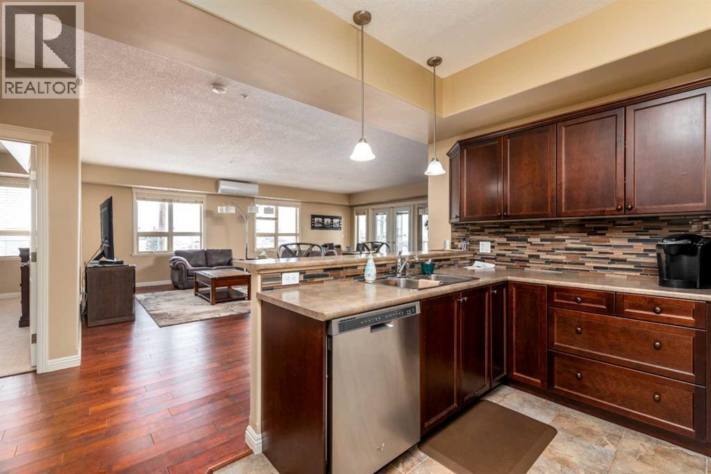 328, 4102 69 Avenue, Lloydminster, AB - Indoor Photo Showing Kitchen With Double Sink