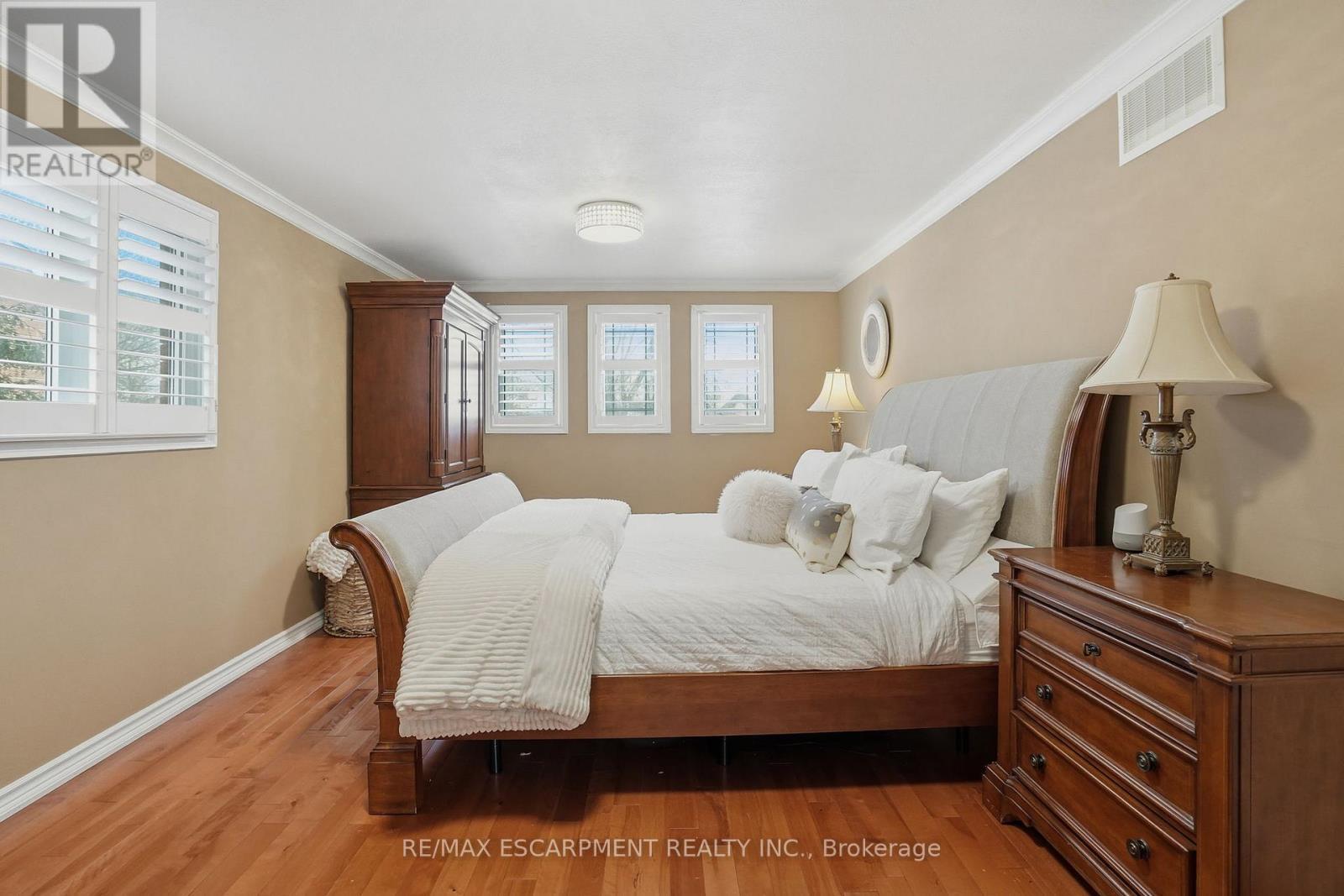 9 Stone Gate Drive, Grimsby, ON - Indoor Photo Showing Bedroom