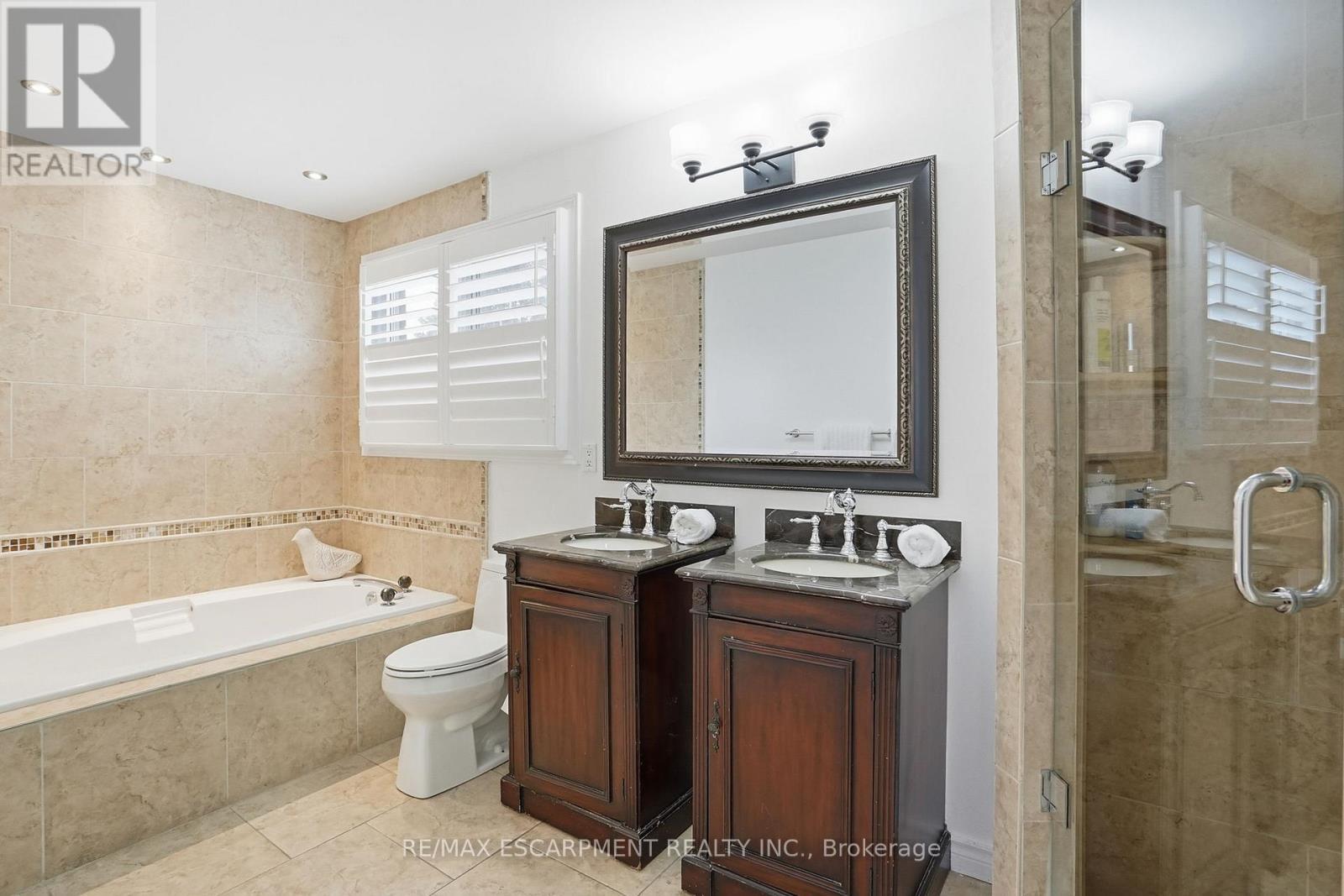 9 Stone Gate Drive, Grimsby, ON - Indoor Photo Showing Bathroom