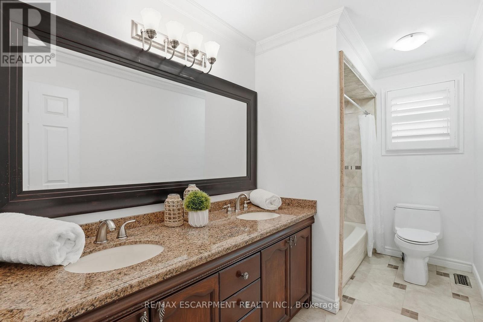9 Stone Gate Drive, Grimsby, ON - Indoor Photo Showing Bathroom